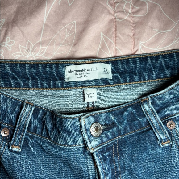 Abercrombie & Fitch High-Rise Dad Denim Shorts - Blue - Picture 2 of 3